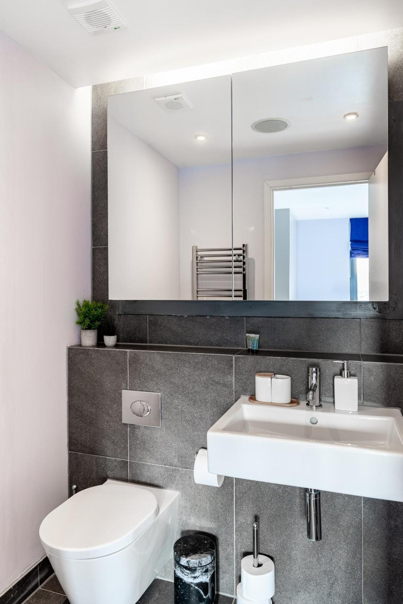 King Beds With En-suite, Private Balcony And Elevator By Iconic Portobello Market Apartamento *