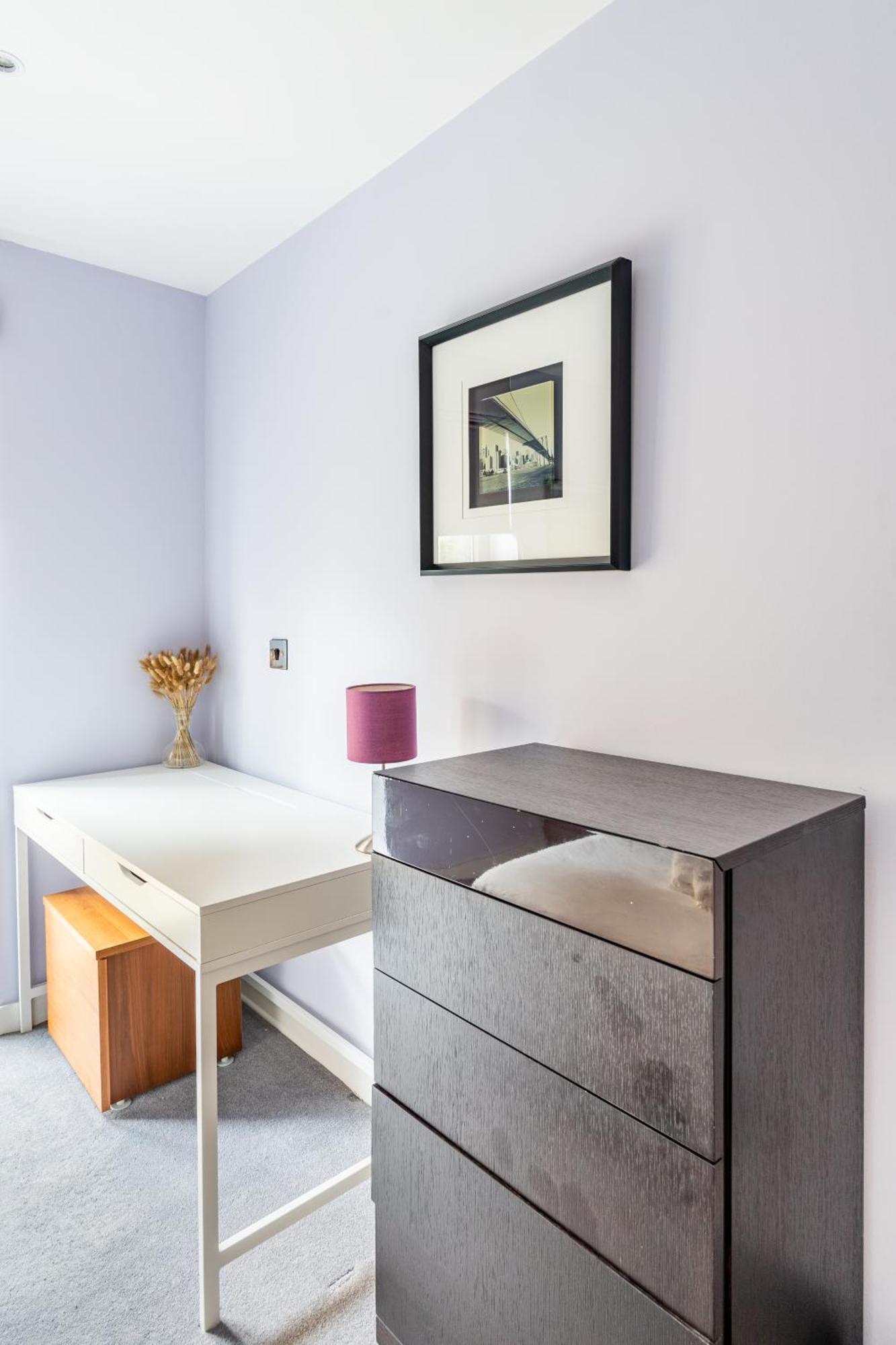 King Beds With En-suite, Private Balcony And Elevator By Iconic Portobello Market *