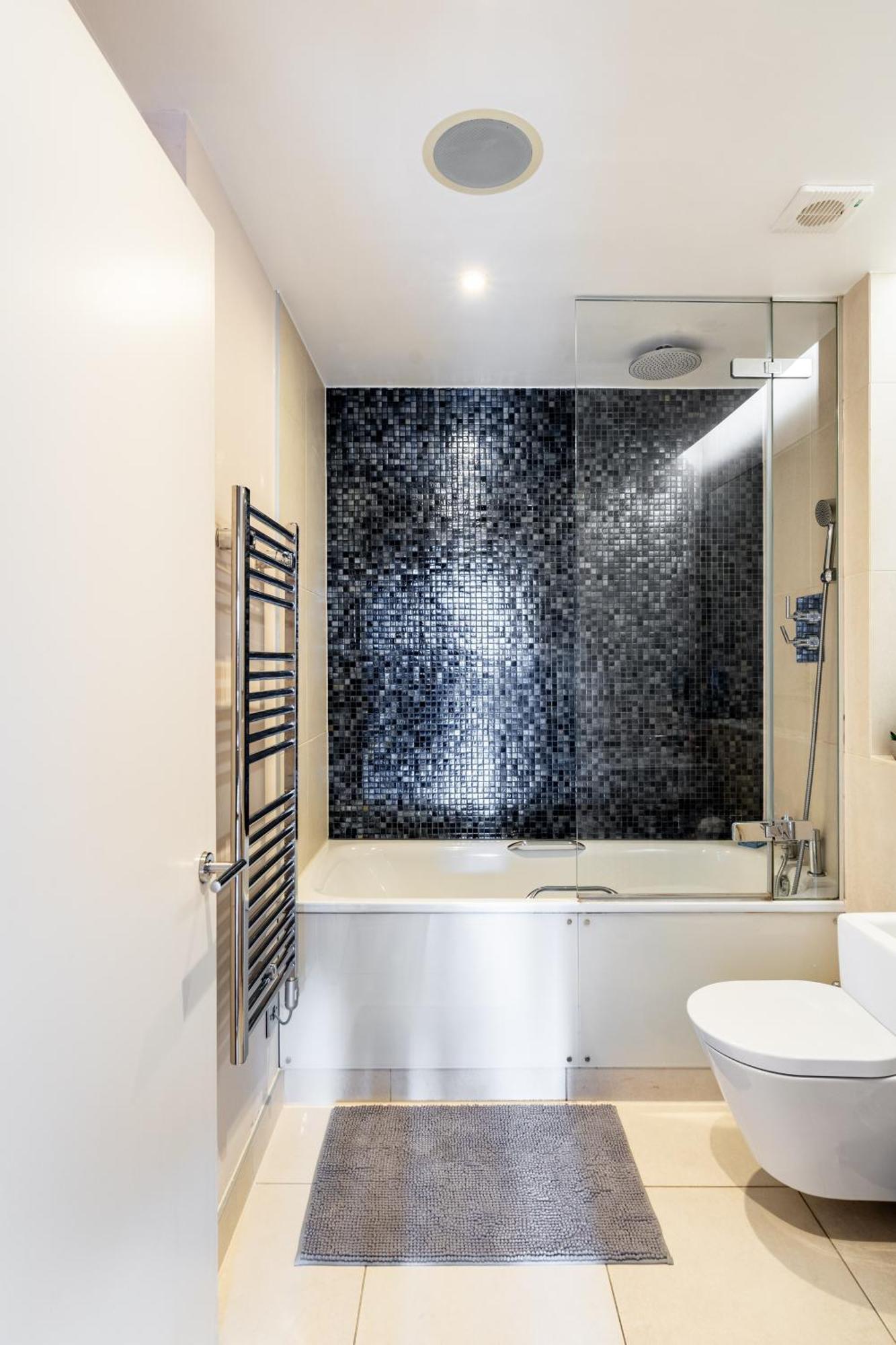 King Beds With En-suite, Private Balcony And Elevator By Iconic Portobello Market * Londres